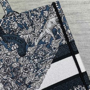 img_2b46f204_20241108_i1731042979_8229_0_jpg MEIDUM 36 BOOK TOTE IN BLACK CANVAS 226297