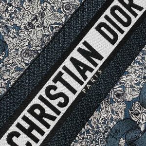 img_2b46f204_20241108_i1731042980_1051_2_jpg MEIDUM 36 BOOK TOTE IN BLACK CANVAS 226297