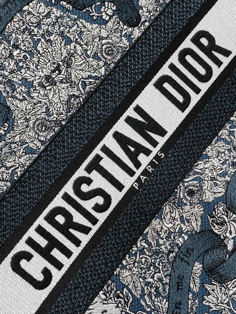 img_2b46f204_20241108_i1731042980_1051_2_jpg MEIDUM 36 BOOK TOTE IN BLACK CANVAS 226297