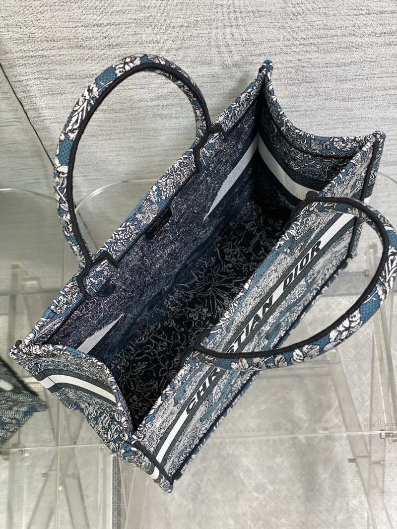 img_2b46f204_20241108_i1731042980_1827_7_jpg MEIDUM 36 BOOK TOTE IN BLACK CANVAS 226297