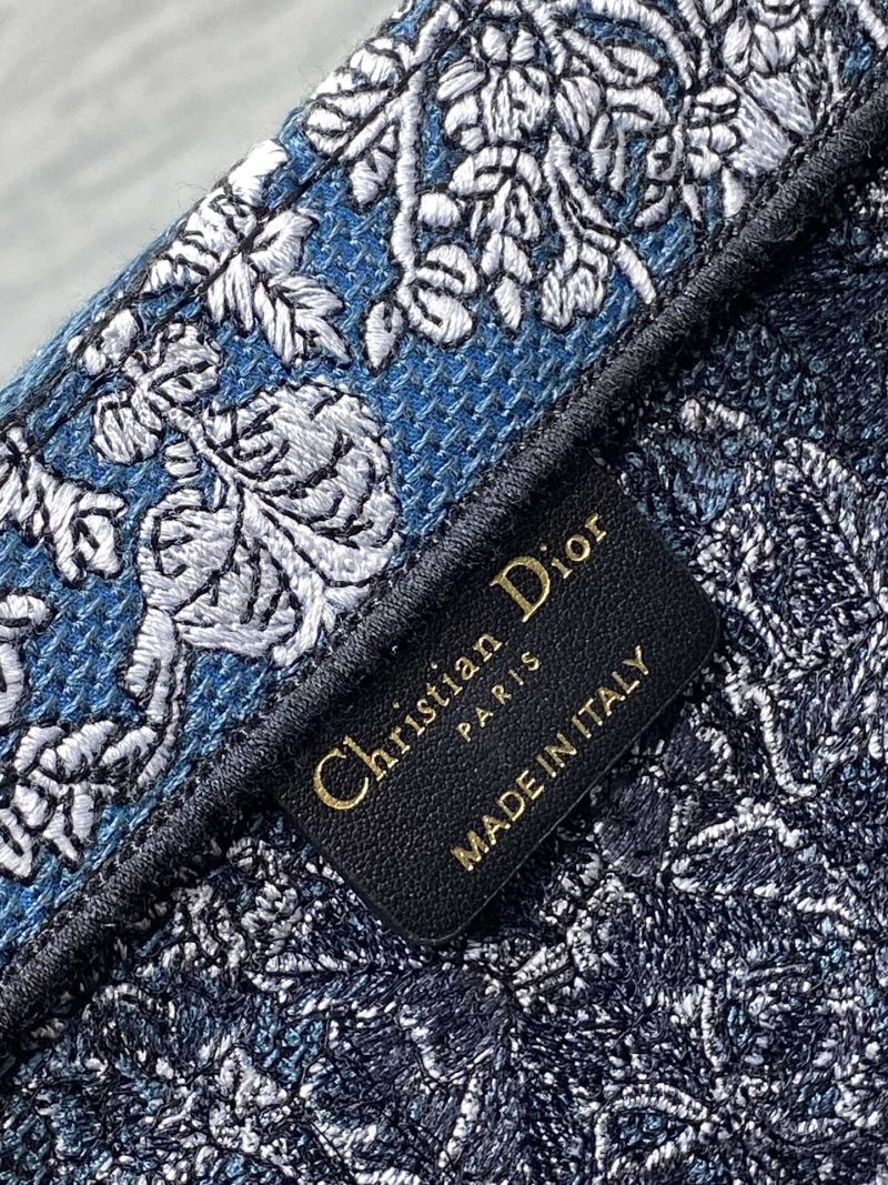 img_2b46f204_20241108_i1731042980_2756_5_jpg MEIDUM 36 BOOK TOTE IN BLACK CANVAS 226297