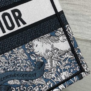 img_2b46f204_20241108_i1731042980_6534_3_jpg MEIDUM 36 BOOK TOTE IN BLACK CANVAS 226297