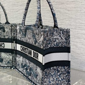 img_2b46f204_20241108_i1731042980_9217_8_jpg MEIDUM 36 BOOK TOTE IN BLACK CANVAS 226297