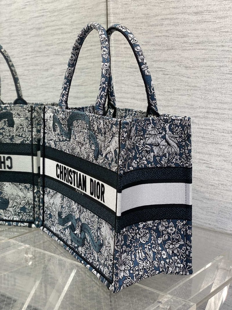 img_2b46f204_20241108_i1731042980_9217_8_jpg MEIDUM 36 BOOK TOTE IN BLACK CANVAS 226297