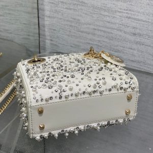 img_2b46f204_20241108_i1731044107_296_4_jpg MINI 17 LADY BAG IN WHITE SATIN EMBROIDERED WITH BEADS 226310