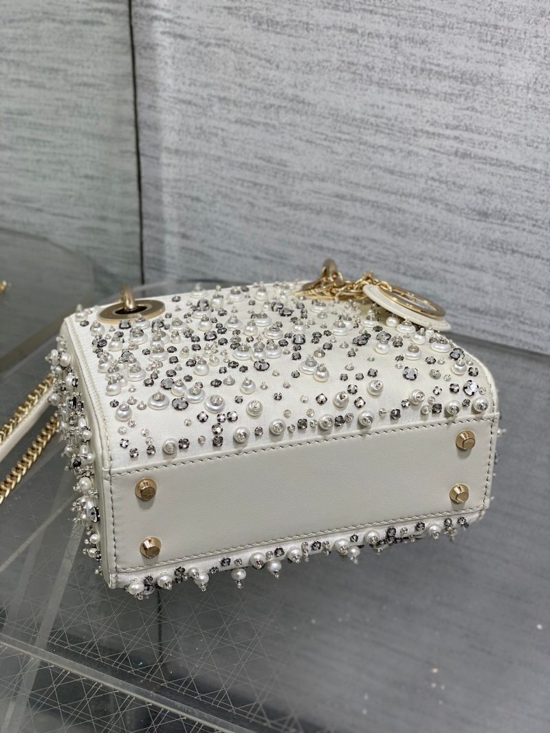img_2b46f204_20241108_i1731044107_296_4_jpg MINI 17 LADY BAG IN WHITE SATIN EMBROIDERED WITH BEADS 226310