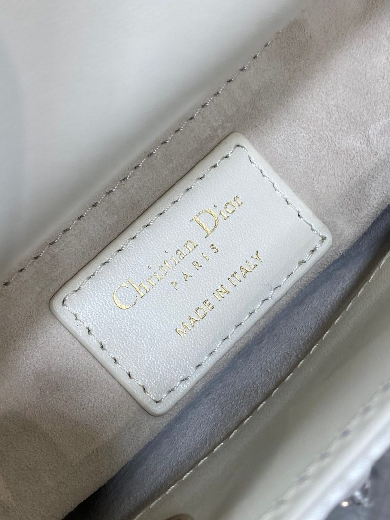 img_2b46f204_20241108_i1731044107_6337_2_jpg MINI 17 LADY BAG IN WHITE SATIN EMBROIDERED WITH BEADS 226310