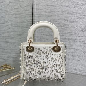 img_2b46f204_20241108_i1731044107_8951_0_jpg MINI 17 LADY BAG IN WHITE SATIN EMBROIDERED WITH BEADS 226310
