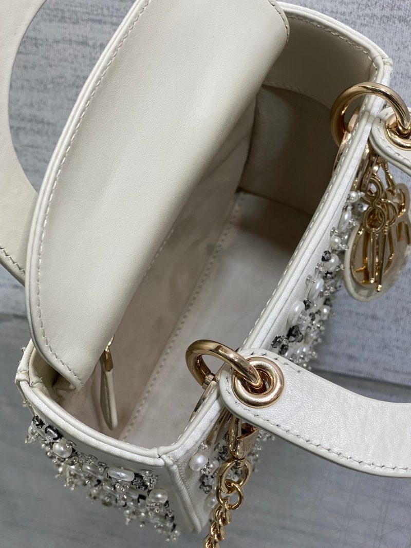img_2b46f204_20241108_i1731044107_9392_3_jpg MINI 17 LADY BAG IN WHITE SATIN EMBROIDERED WITH BEADS 226310