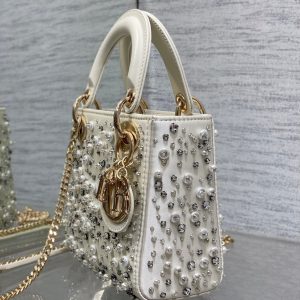 img_2b46f204_20241108_i1731044108_6099_8_jpg MINI 17 LADY BAG IN WHITE SATIN EMBROIDERED WITH BEADS 226310