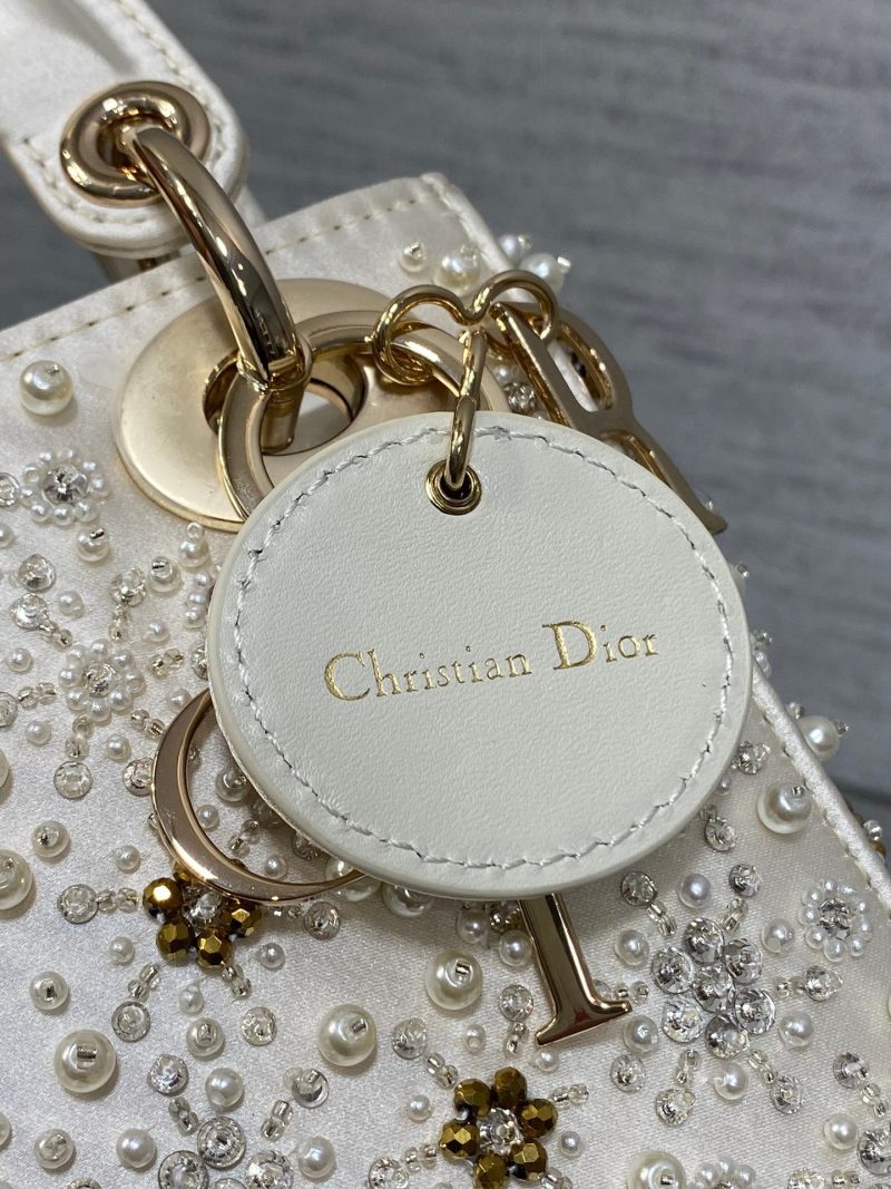 img_2b46f204_20241113_i1731488934_4980_1_jpg MINI 17 LADY BAG IN WHITE SATIN EMBROIDERED WITH BEADS