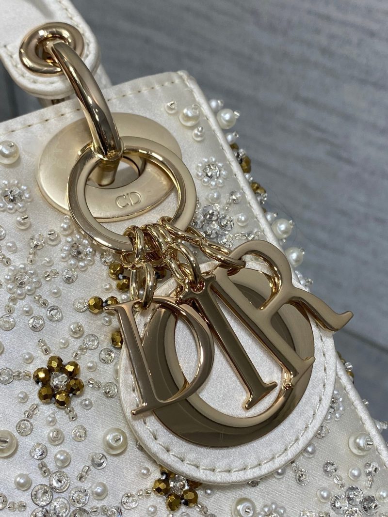 img_2b46f204_20241113_i1731488935_3463_4_jpg MINI 17 LADY BAG IN WHITE SATIN EMBROIDERED WITH BEADS