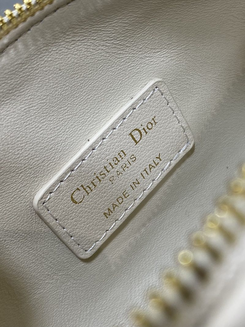 GROOVE 17 BAG IN WHITE CREAM MACROCANNAGE CALFSKIN WITH GOLD HARDWARE