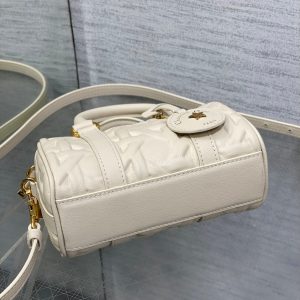 GROOVE 17 BAG IN WHITE CREAM MACROCANNAGE CALFSKIN WITH GOLD HARDWARE