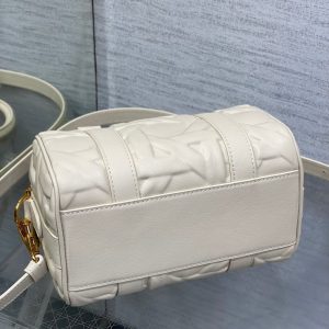 GROOVE 20 BAG IN WHITE CREAM MACROCANNAGE CALFSKIN WITH GOLD HARDWARE