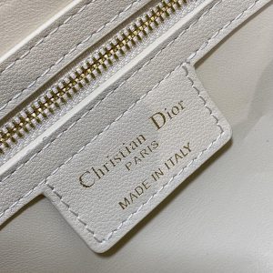 GROOVE 20 BAG IN WHITE CREAM MACROCANNAGE CALFSKIN WITH GOLD HARDWARE