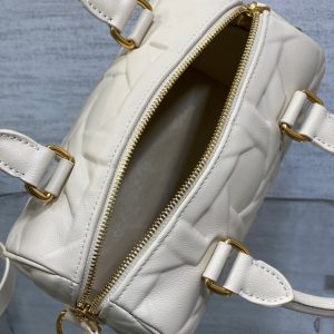 GROOVE 20 BAG IN WHITE CREAM MACROCANNAGE CALFSKIN WITH GOLD HARDWARE