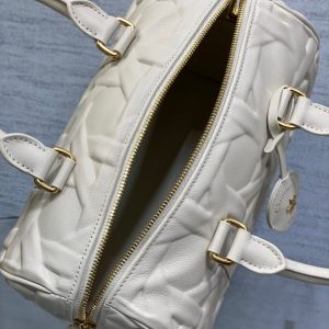GROOVE 25 BAG IN WHITE CREAM MACROCANNAGE CALFSKIN WITH GOLD HARDWARE