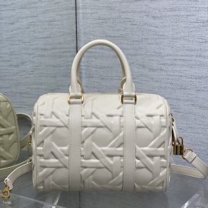 GROOVE 25 BAG IN WHITE CREAM MACROCANNAGE CALFSKIN WITH GOLD HARDWARE
