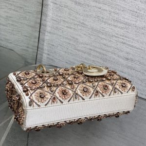 img_2b46f204_20241129_i1732850448_893_1_jpg MINI 22 LADY BAG IN WHITE SATIN WITH COLORFUL EMBROIDERED BEADWORK