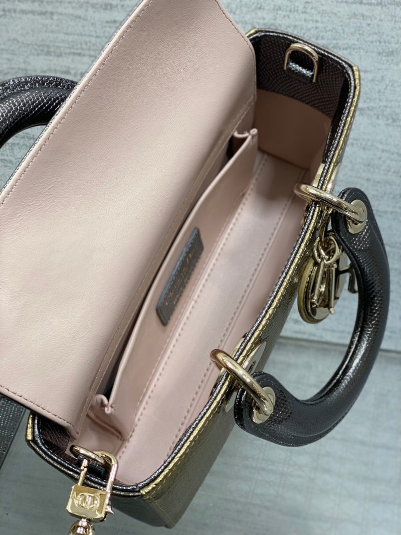 img_2b46f204_20241129_i1732857884_7211_0_jpg MEDIUM 22 LADY BAG IN GOLD METALLIC LAMBSKIN