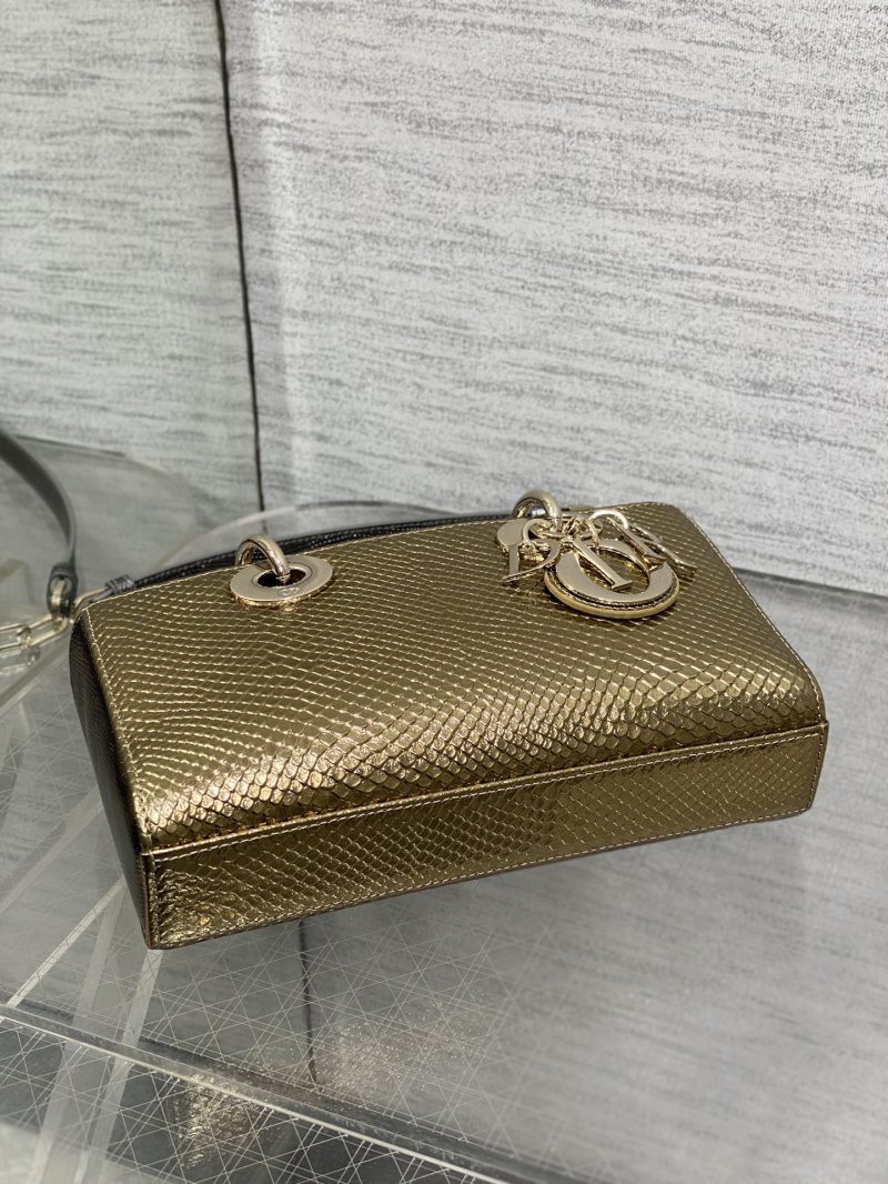 img_2b46f204_20241129_i1732857884_9171_5_jpg MEDIUM 22 LADY BAG IN GOLD METALLIC LAMBSKIN