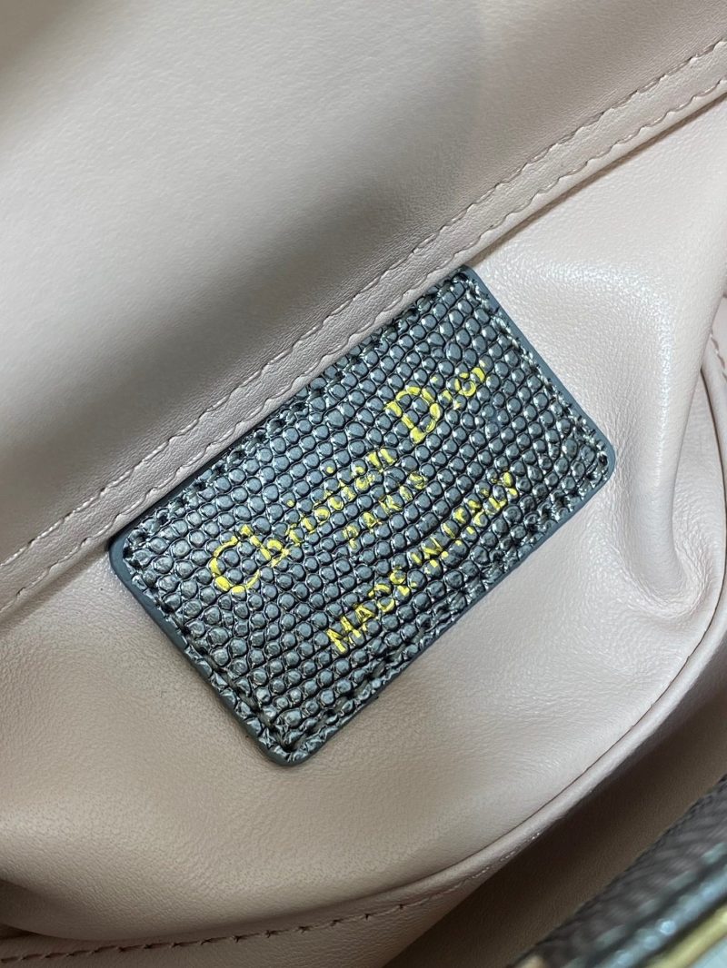 img_2b46f204_20241129_i1732857965_7424_8_jpg MEDIUM 16 LADY BAG IN GOLD METALLIC LAMBSKIN