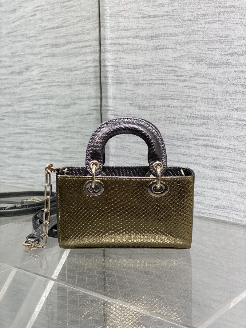 img_2b46f204_20241129_i1732857965_7684_3_jpg MEDIUM 16 LADY BAG IN GOLD METALLIC LAMBSKIN