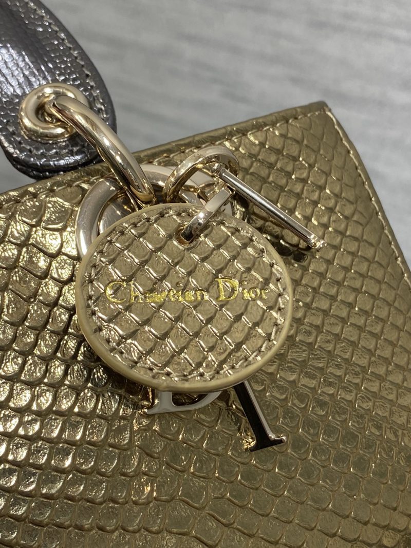 img_2b46f204_20241129_i1732857965_8912_0_jpg MEDIUM 16 LADY BAG IN GOLD METALLIC LAMBSKIN