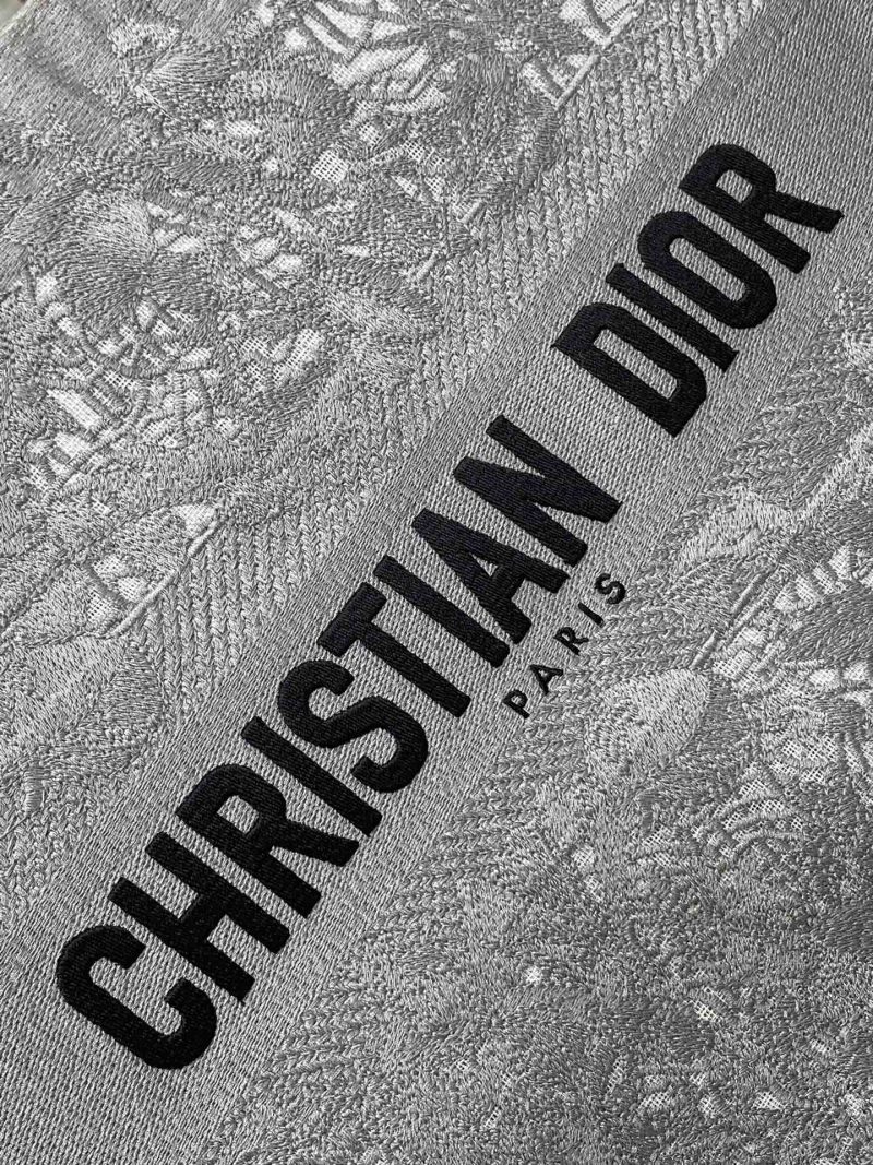 img_2b46f204_20250610_i1749545646_2920_0_jpg CD Medium Dior Book Tote Scotland’s National Flower Pattern Grey Cotton