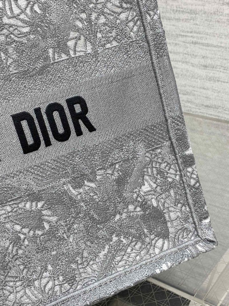 img_2b46f204_20250610_i1749545646_9951_1_jpg CD Medium Dior Book Tote Scotland’s National Flower Pattern Grey Cotton