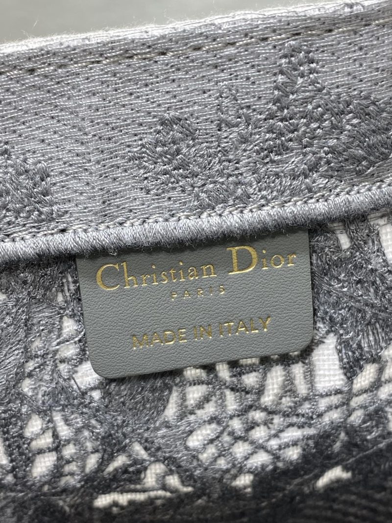 img_2b46f204_20250610_i1749545647_5835_7_jpg CD Medium Dior Book Tote Scotland’s National Flower Pattern Grey Cotton