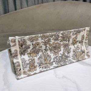 img_3c9fe9b5_20241209_i1733726943_8202_8.jpg_1 CD Book Tote 41.5 Beige White Canvas