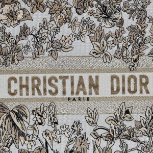 img_3c9fe9b5_20241209_i1733726943_8385_5.jpg_1 CD Book Tote 41.5 Beige White Canvas