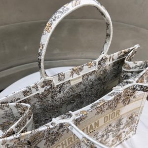 img_3c9fe9b5_20241209_i1733726943_9023_7.jpg_1 CD Book Tote 41.5 Beige White Canvas