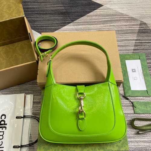 img_545dbde1_20240417_i1713365996_1315_1_jpg JACKIE SMALL SHOULDER BAG 27 IN LIME GREEN CRACKED LACQUER CALFSKIN GOLD HARDWARE