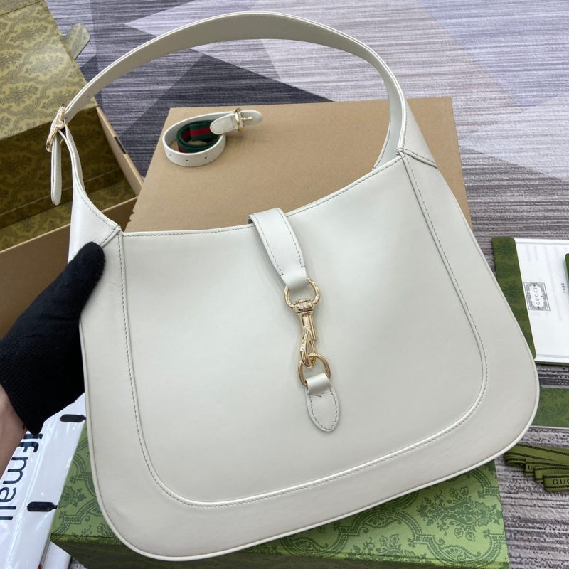 img_545dbde1_20240619_i1718805581_4811_5_jpg JACKIE MEDIUM SHOULDER BAG 35 IN WHITE CALFSKIN GOLD HARDWARE
