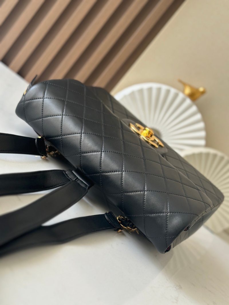 img_5b277192_20241112_i1731423100_4143_2_jpg CC 2025 Backpack 30cm Black Gold Backpack Sheepskin 298105