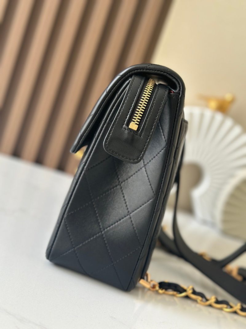 img_5b277192_20241112_i1731423101_6015_8_jpg CC 2025 Backpack 30cm Black Gold Backpack Sheepskin 298105