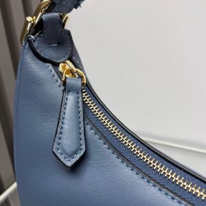 FendiIGRAPHY MEDIUM 29 IN QUEEN SMOOTH LAMBSKIN GOLD HARDWARE