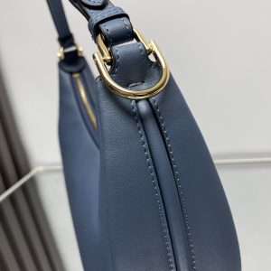 FendiIGRAPHY MEDIUM 29 IN QUEEN SMOOTH LAMBSKIN GOLD HARDWARE