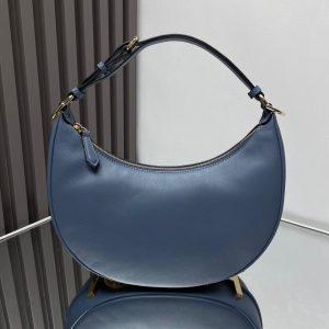 FendiIGRAPHY MEDIUM 29 IN QUEEN SMOOTH LAMBSKIN GOLD HARDWARE