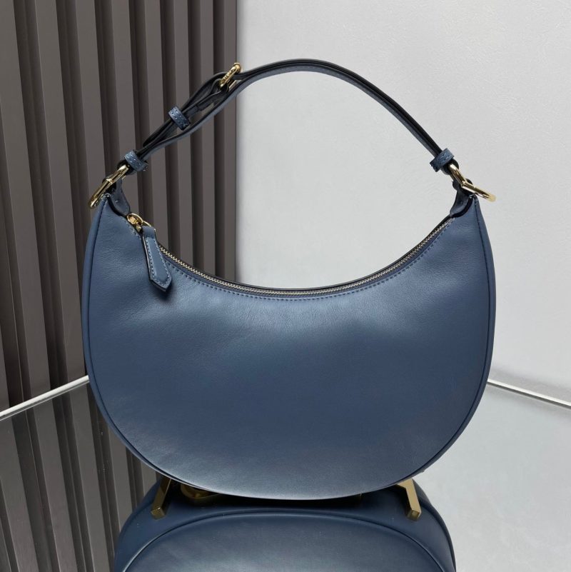 FendiIGRAPHY MEDIUM 29 IN QUEEN SMOOTH LAMBSKIN GOLD HARDWARE