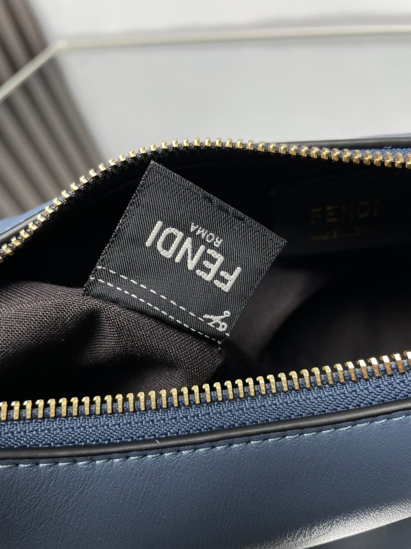 FendiIGRAPHY MEDIUM 29 IN QUEEN SMOOTH LAMBSKIN GOLD HARDWARE