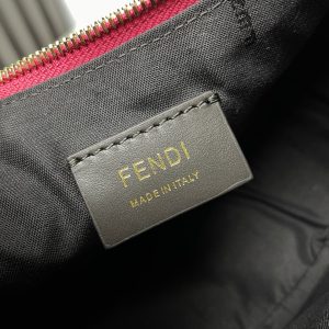 FendiIGRAPHY MEDIUM 29 IN BRIGHT PINK SMOOTH LAMBSKIN GOLD HARDWARE