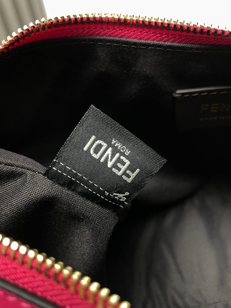 FendiIGRAPHY MEDIUM 29 IN BRIGHT PINK SMOOTH LAMBSKIN GOLD HARDWARE