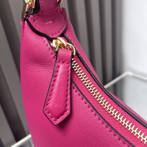 FendiIGRAPHY MEDIUM 29 IN BRIGHT PINK SMOOTH LAMBSKIN GOLD HARDWARE