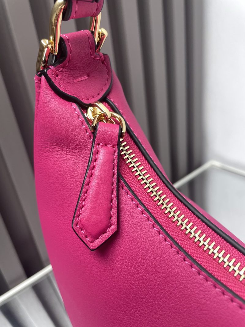 FendiIGRAPHY MEDIUM 29 IN BRIGHT PINK SMOOTH LAMBSKIN GOLD HARDWARE