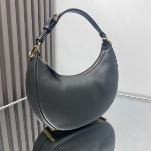 FendiIGRAPHY MEDIUM 29 IN BLACK SMOOTH LAMBSKIN GOLD HARDWARE