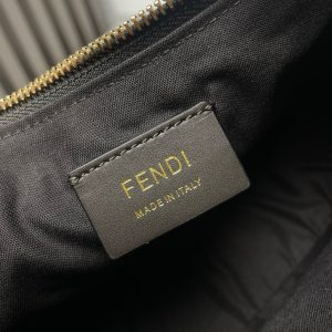 FendiIGRAPHY MEDIUM 29 IN BLACK SMOOTH LAMBSKIN GOLD HARDWARE